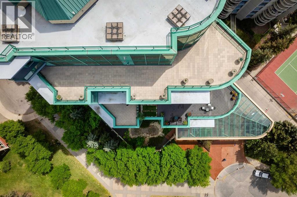 Single Family House for Sale in    Avenue SW Eau Claire Calgary 