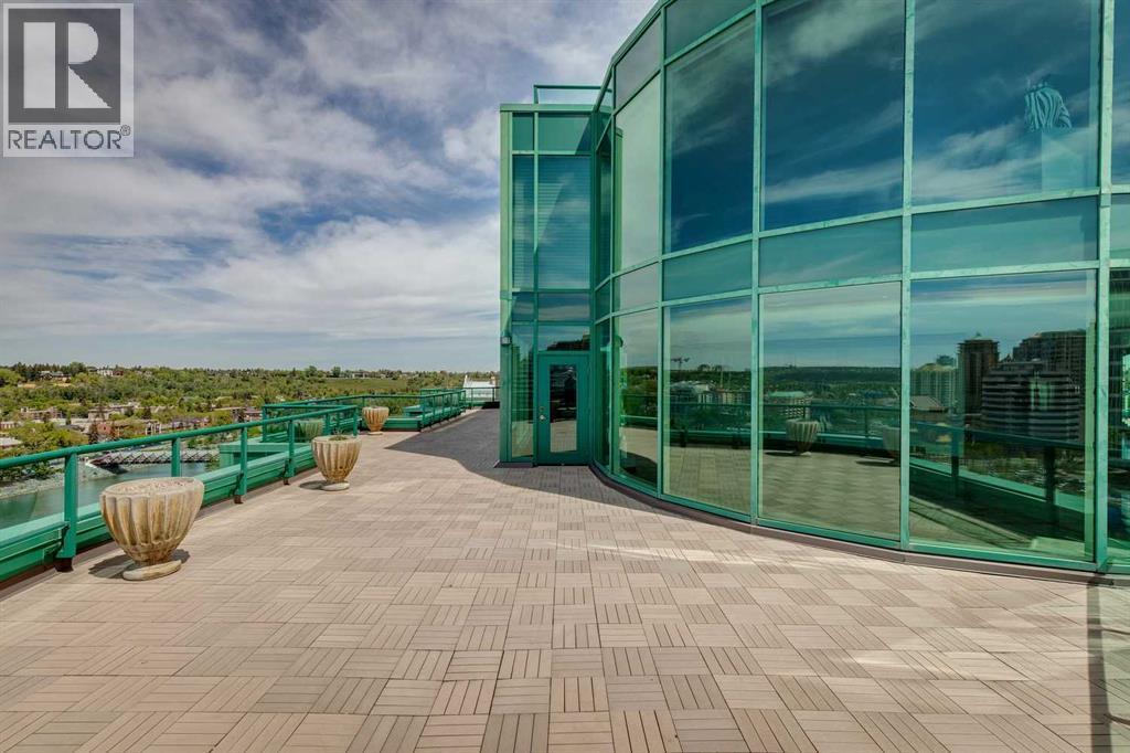 Single Family House for Sale in    Avenue SW Eau Claire Calgary 