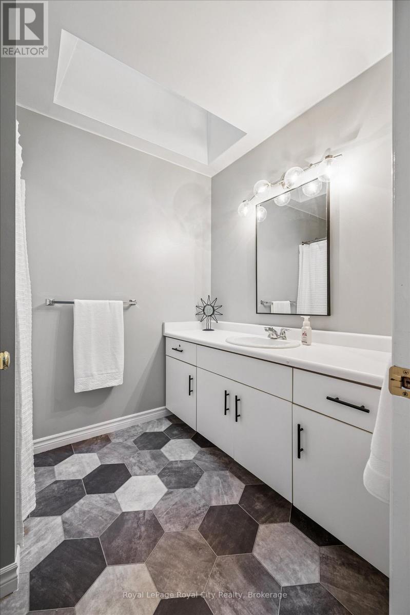 21 MARILYN DRIVE - 28