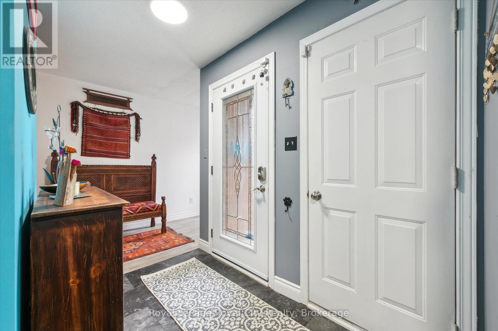 21 MARILYN DRIVE - 6