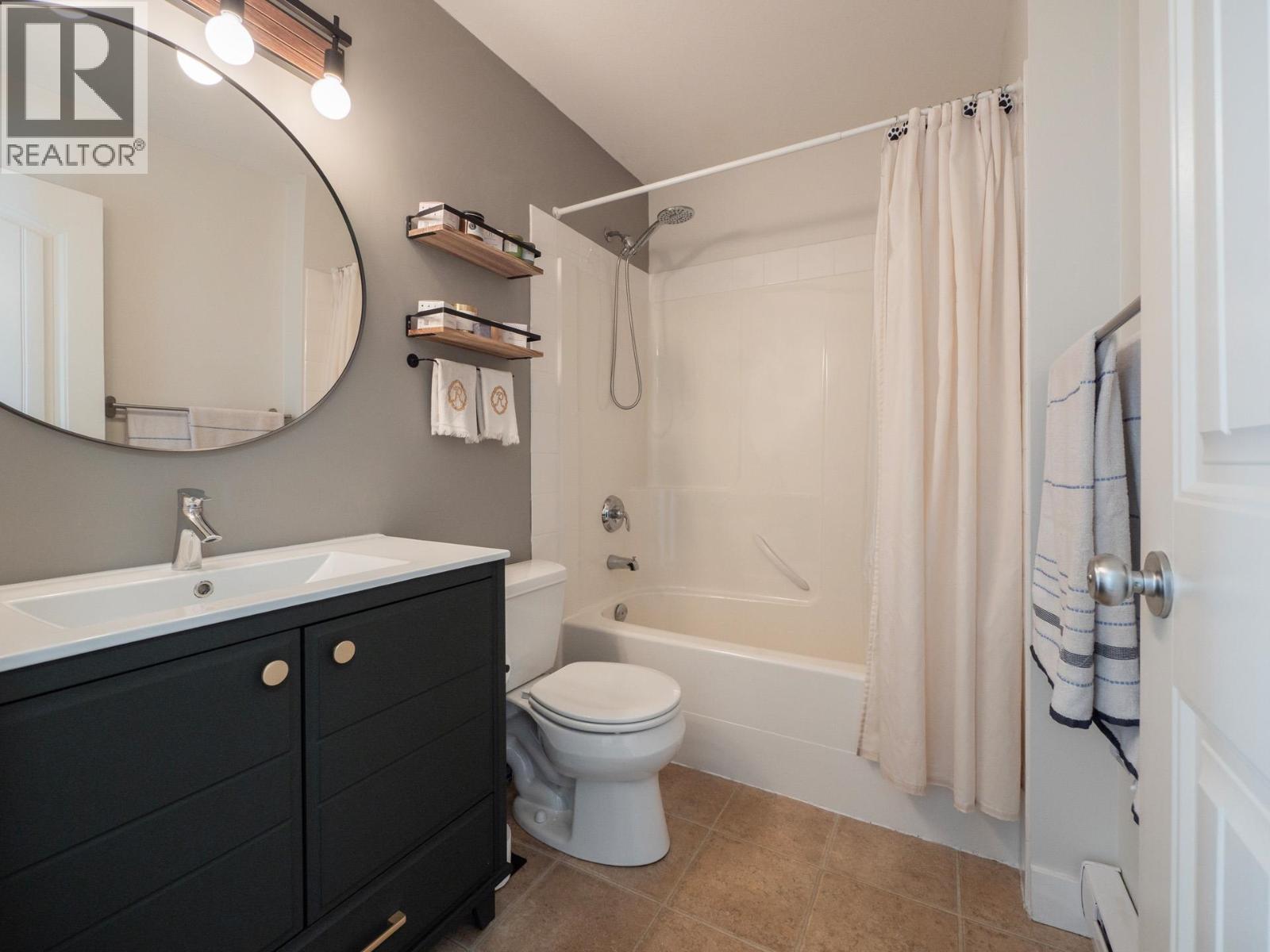 5726 EMILY WAY, Sechelt