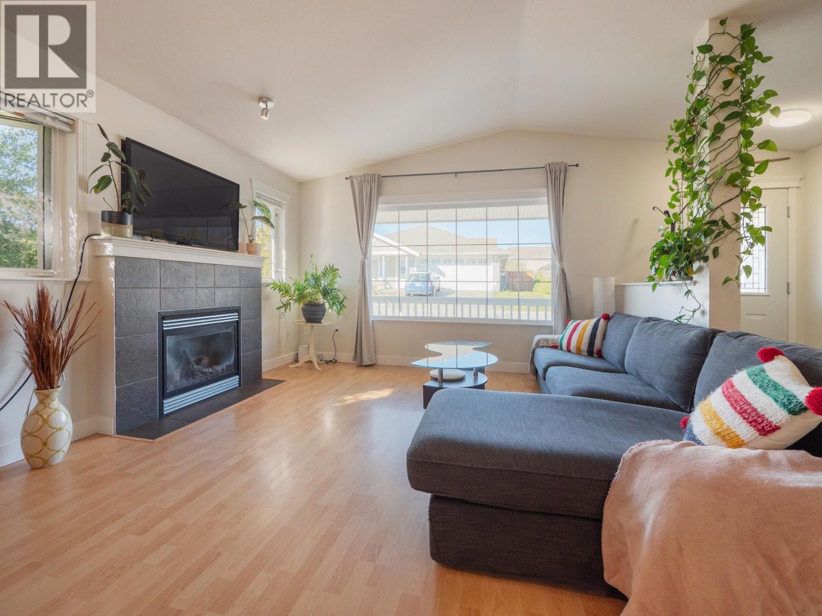5726 EMILY WAY, Sechelt