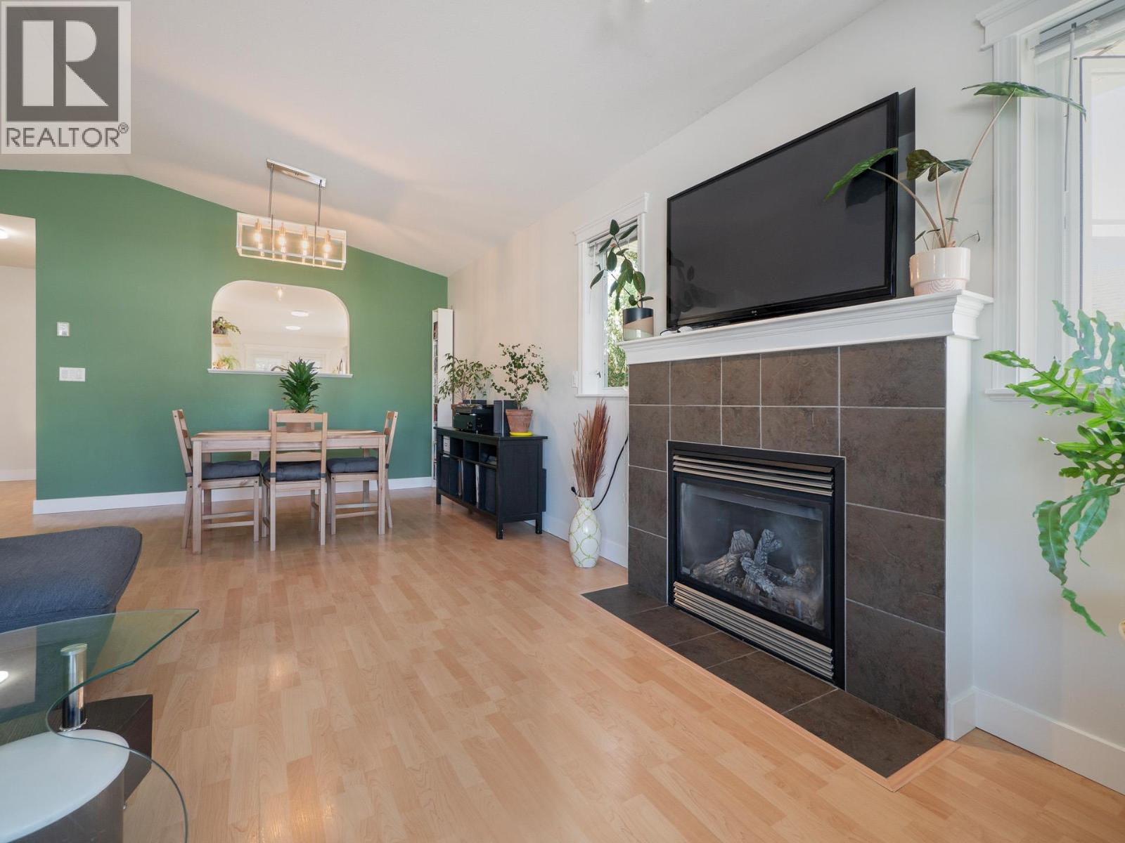 5726 EMILY WAY, Sechelt