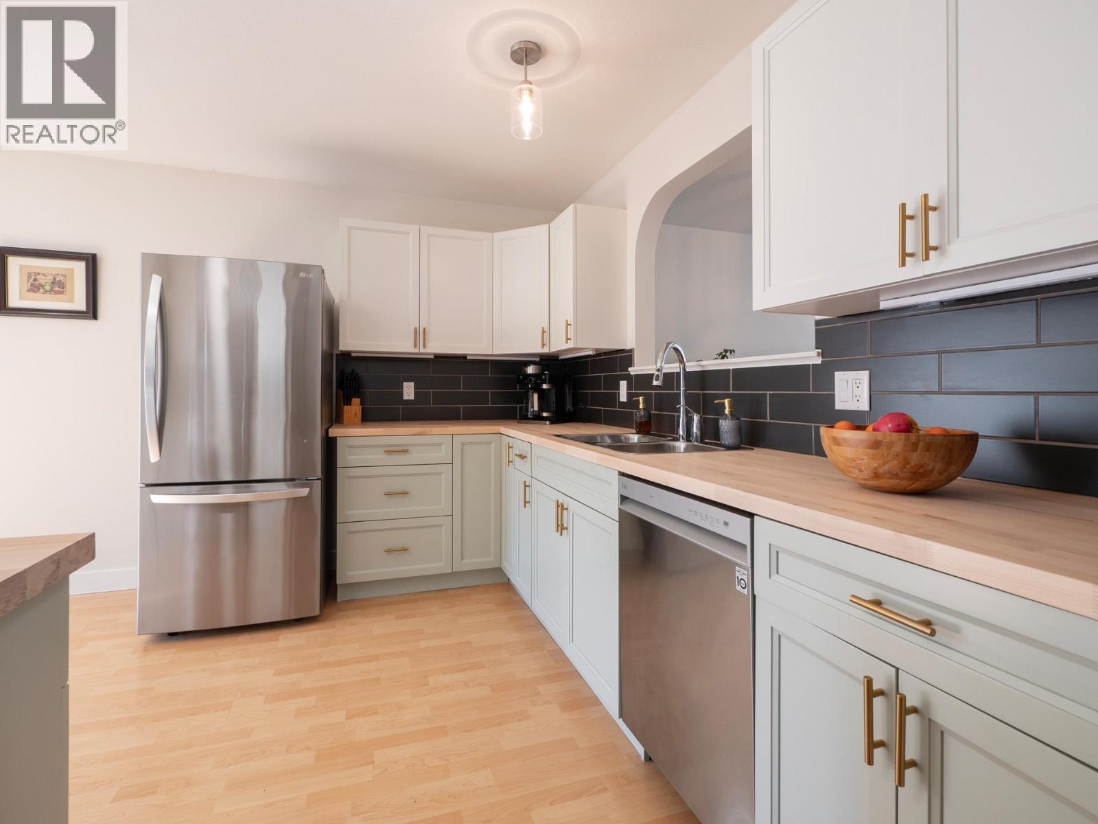 5726 EMILY WAY, Sechelt