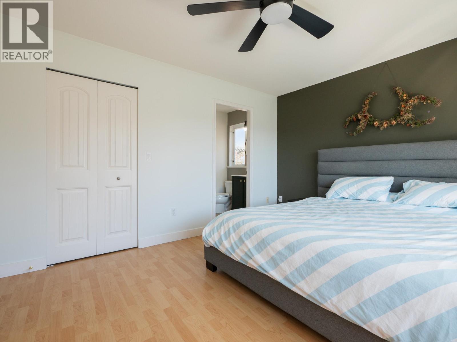 5726 EMILY WAY, Sechelt