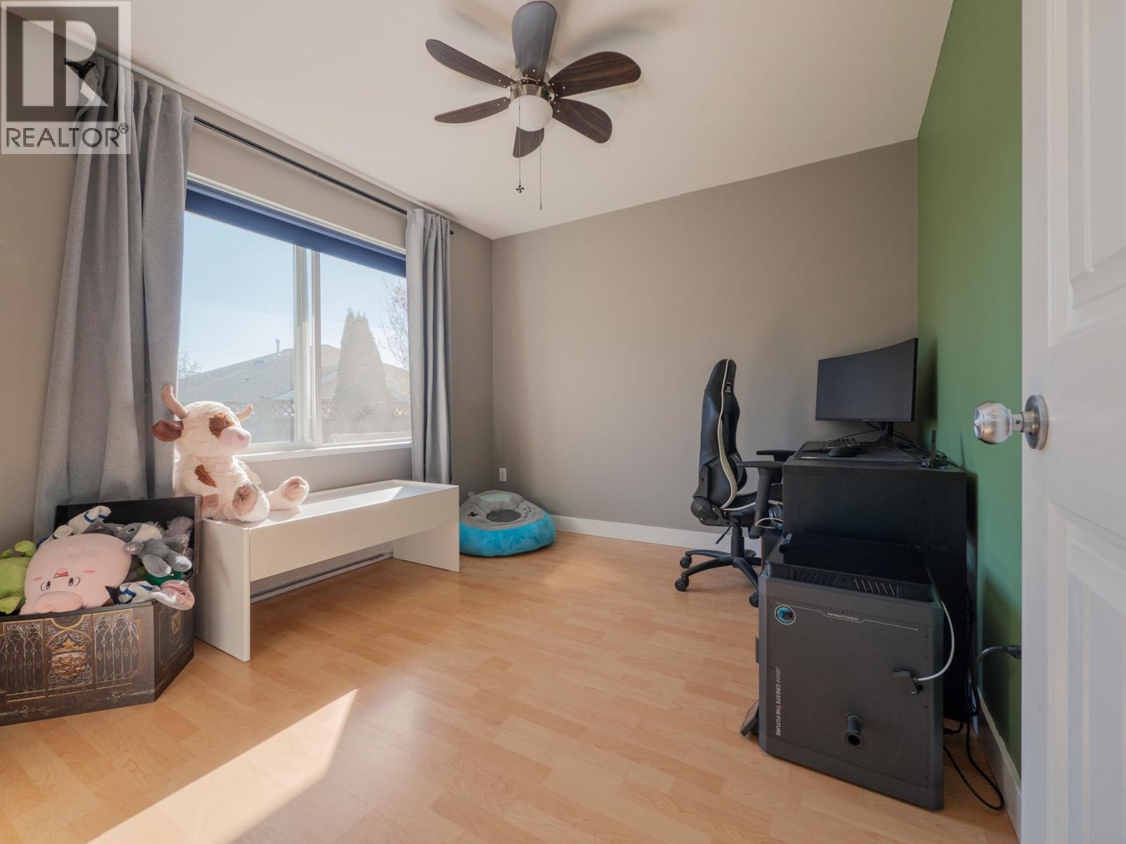 5726 EMILY WAY, Sechelt