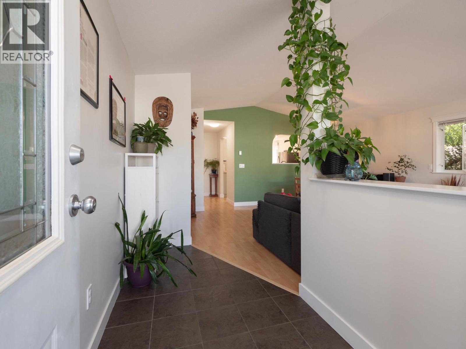 5726 EMILY WAY, Sechelt