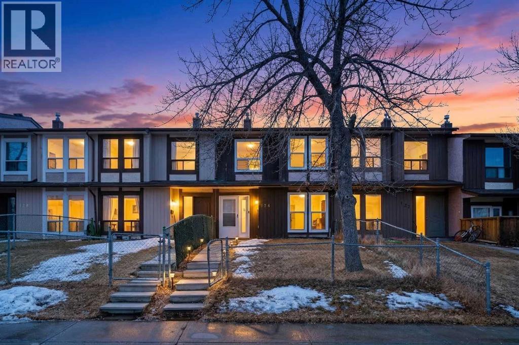 Single Family House for Sale in  Berkley Way NW Beddington Heights Calgary 