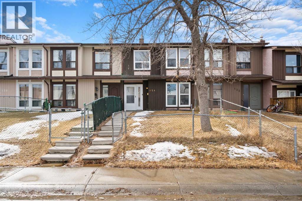 Single Family House for Sale in  Berkley Way NW Beddington Heights Calgary 