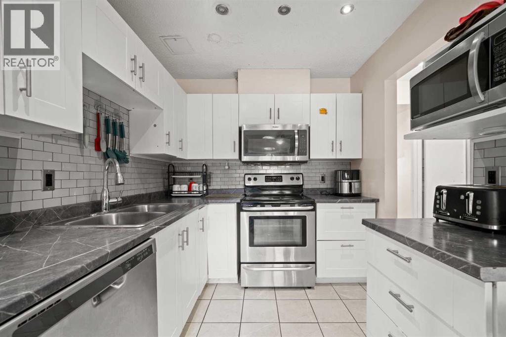 Single Family House for Sale in  Berkley Way NW Beddington Heights Calgary 