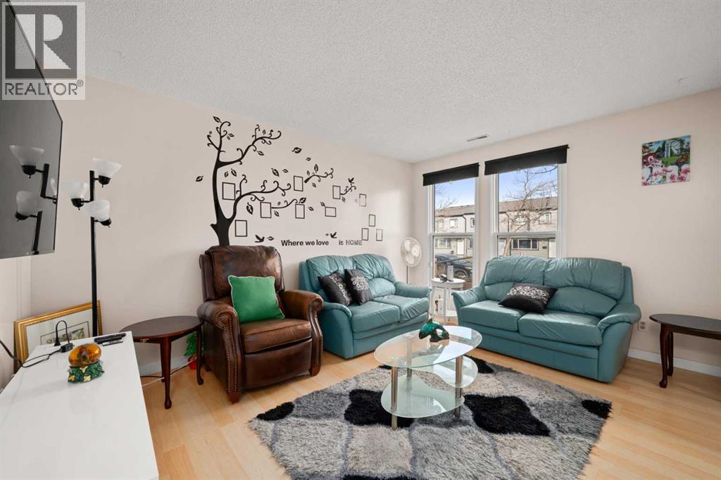 Single Family House for Sale in  Berkley Way NW Beddington Heights Calgary 