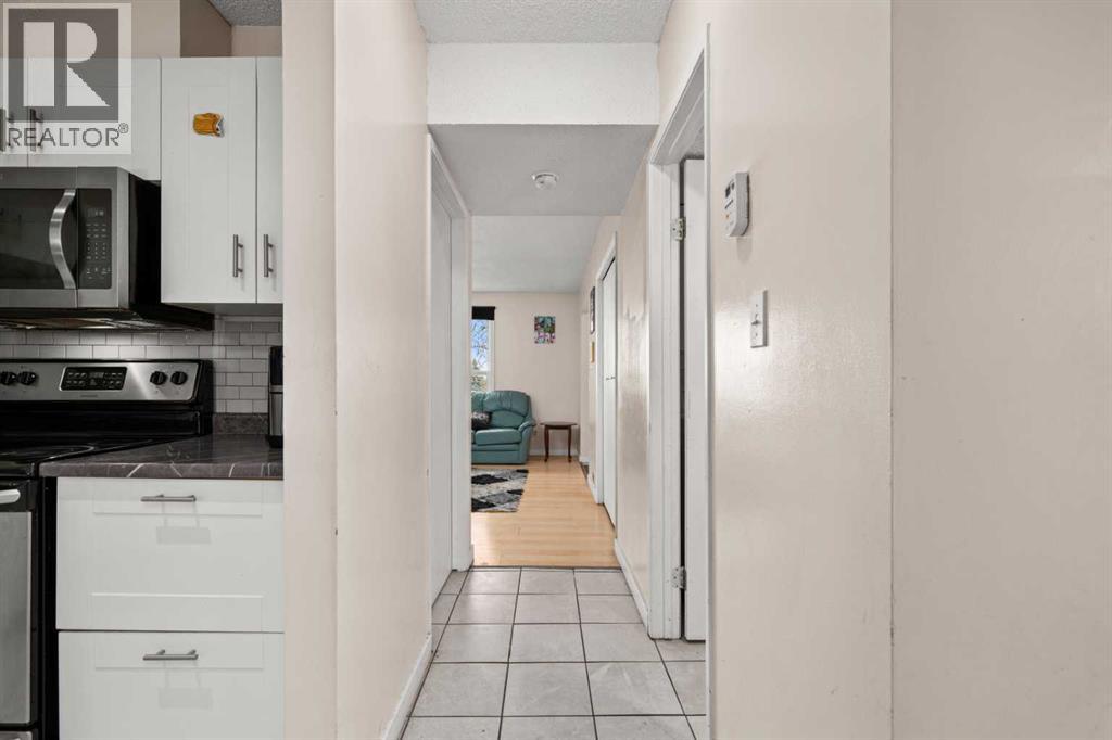 Single Family House for Sale in  Berkley Way NW Beddington Heights Calgary 