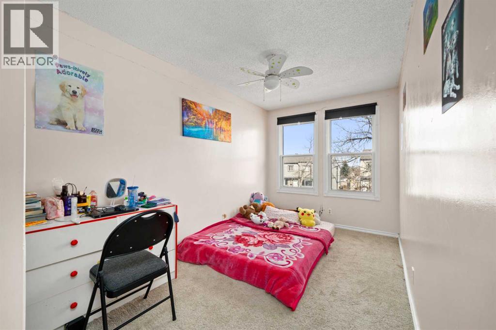 Single Family House for Sale in  Berkley Way NW Beddington Heights Calgary 