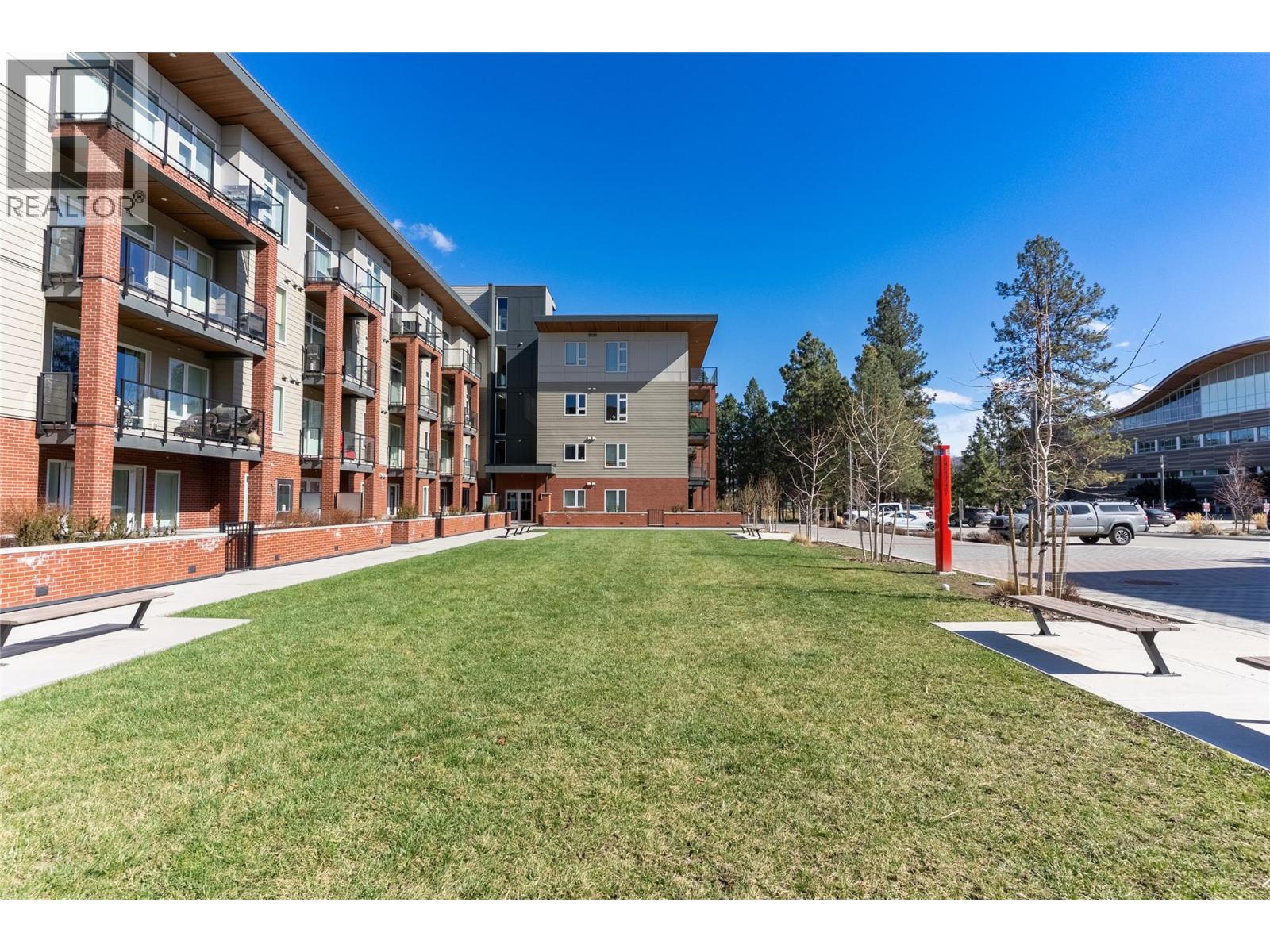 #306 885 UNIVERSITY Drive - 29
