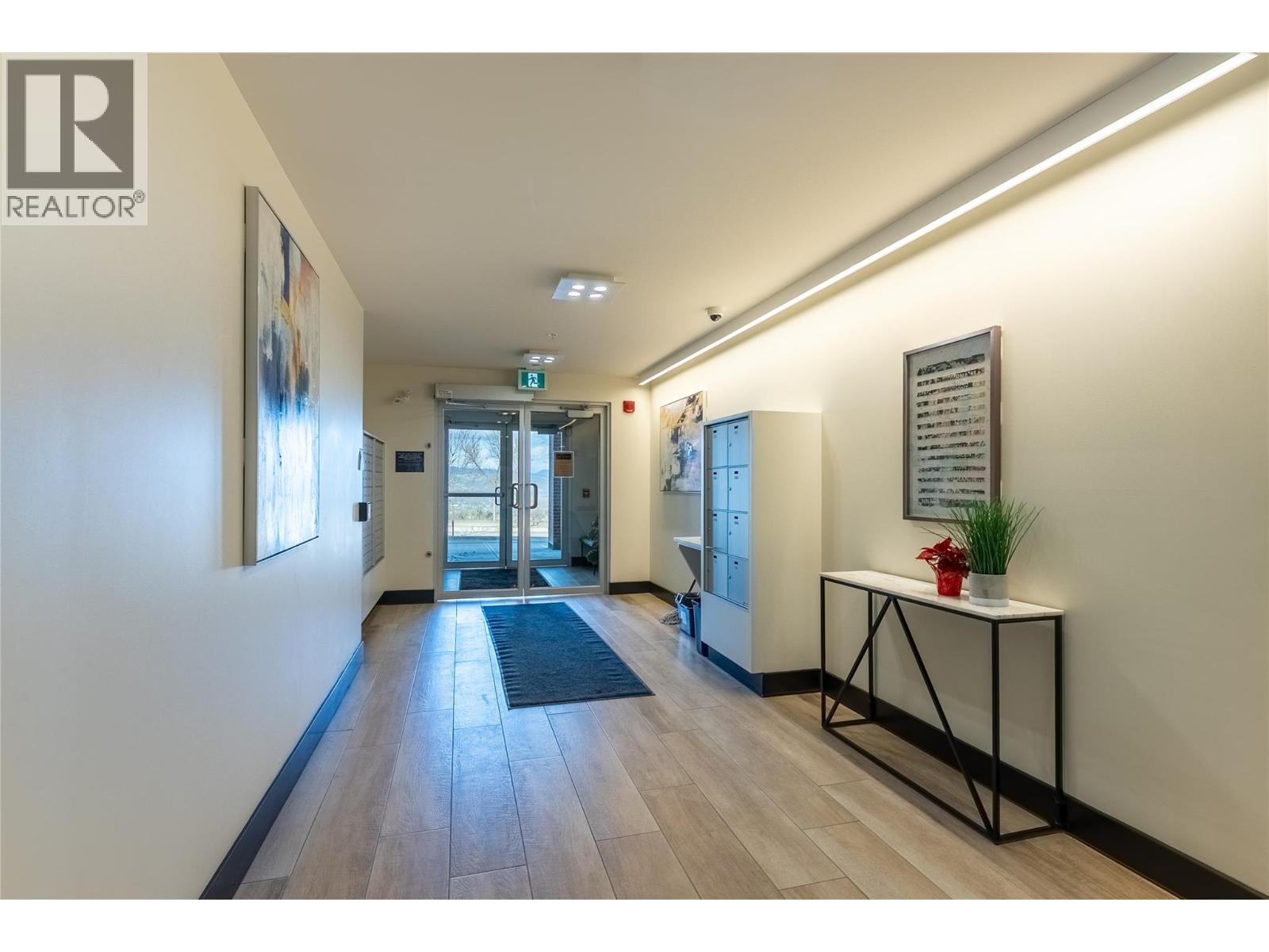 #306 885 UNIVERSITY DRIVE - 24