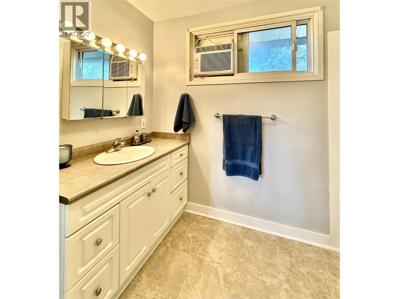  317 4TH Avenue South, Cranbrook