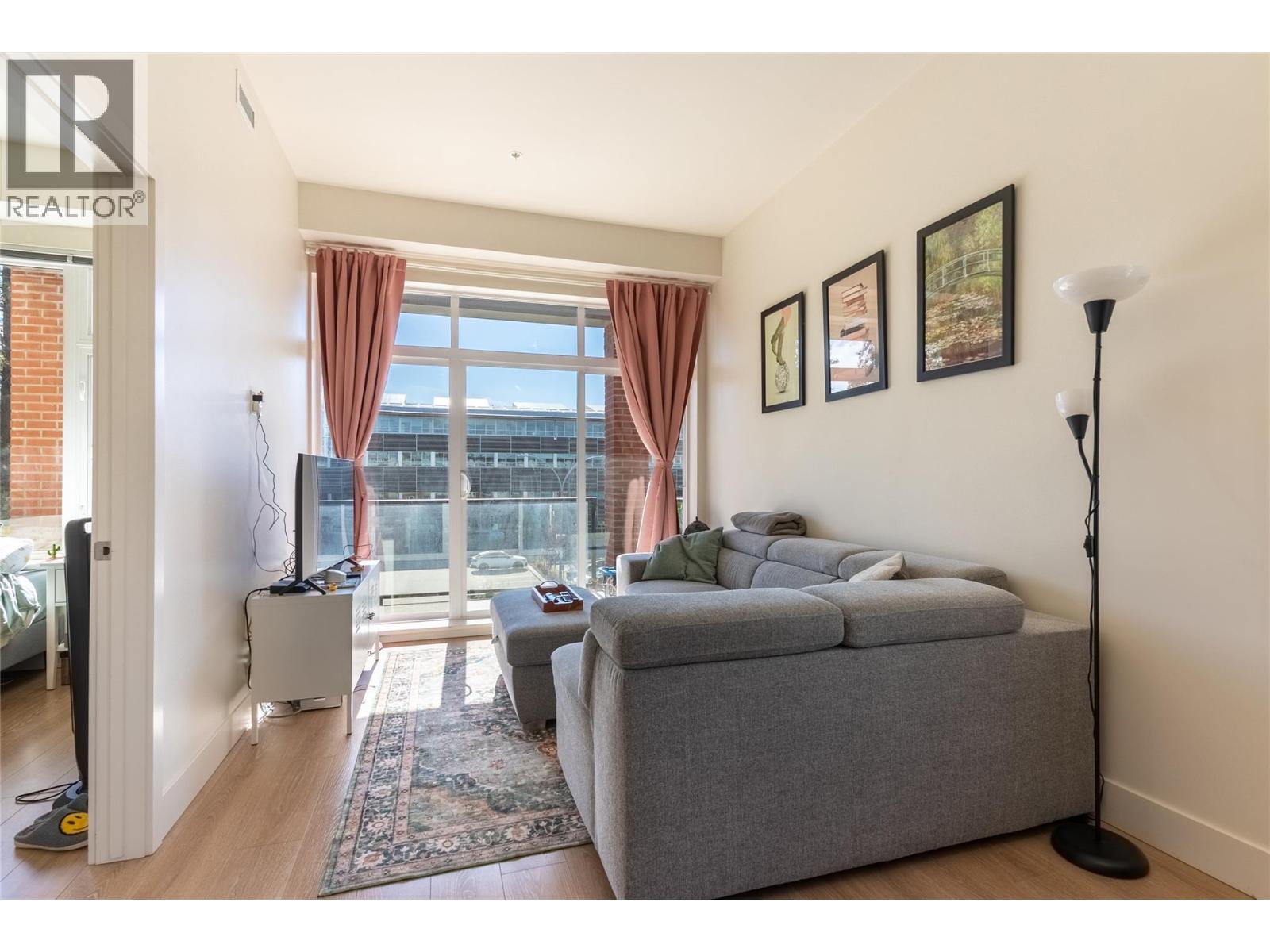 #306 885 UNIVERSITY Drive - 15