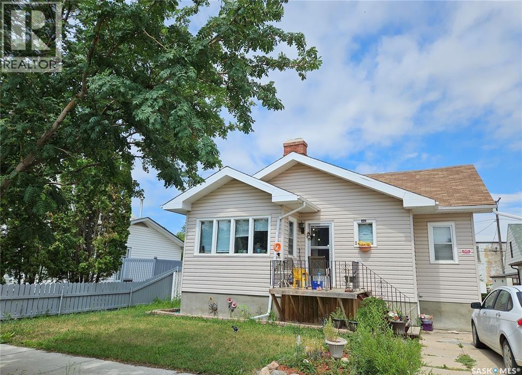 412 Iroquois STREET W - 1