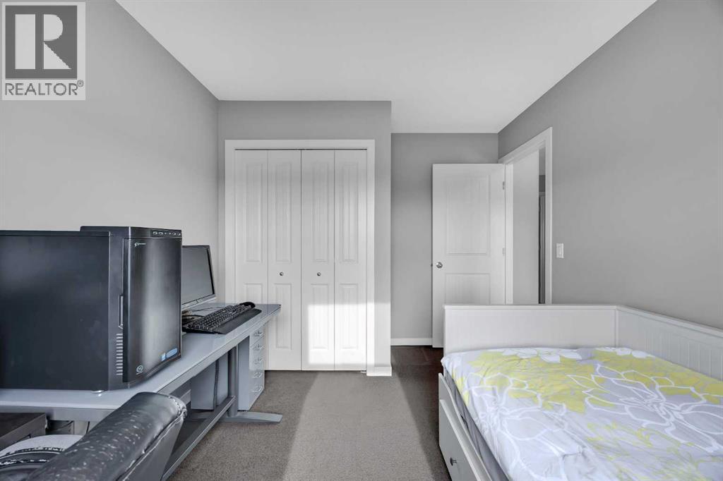 Single Family House for Sale in  Copperpond Landing SE Copperfield Calgary 