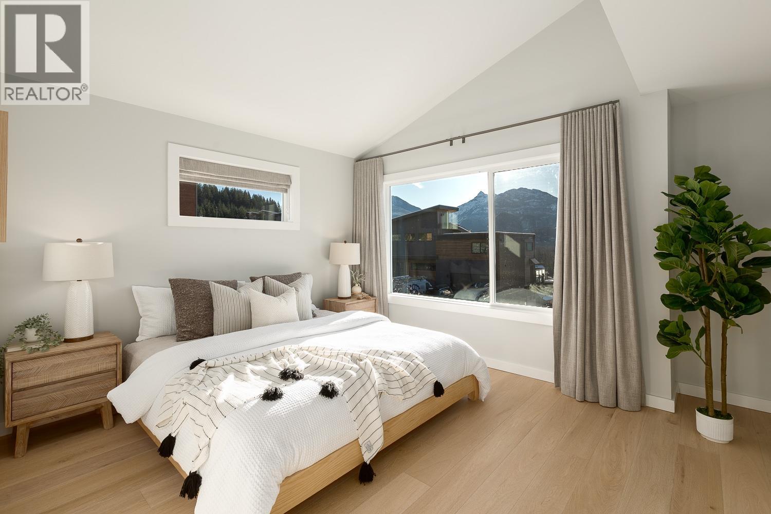 41324 HORIZON DRIVE, Squamish