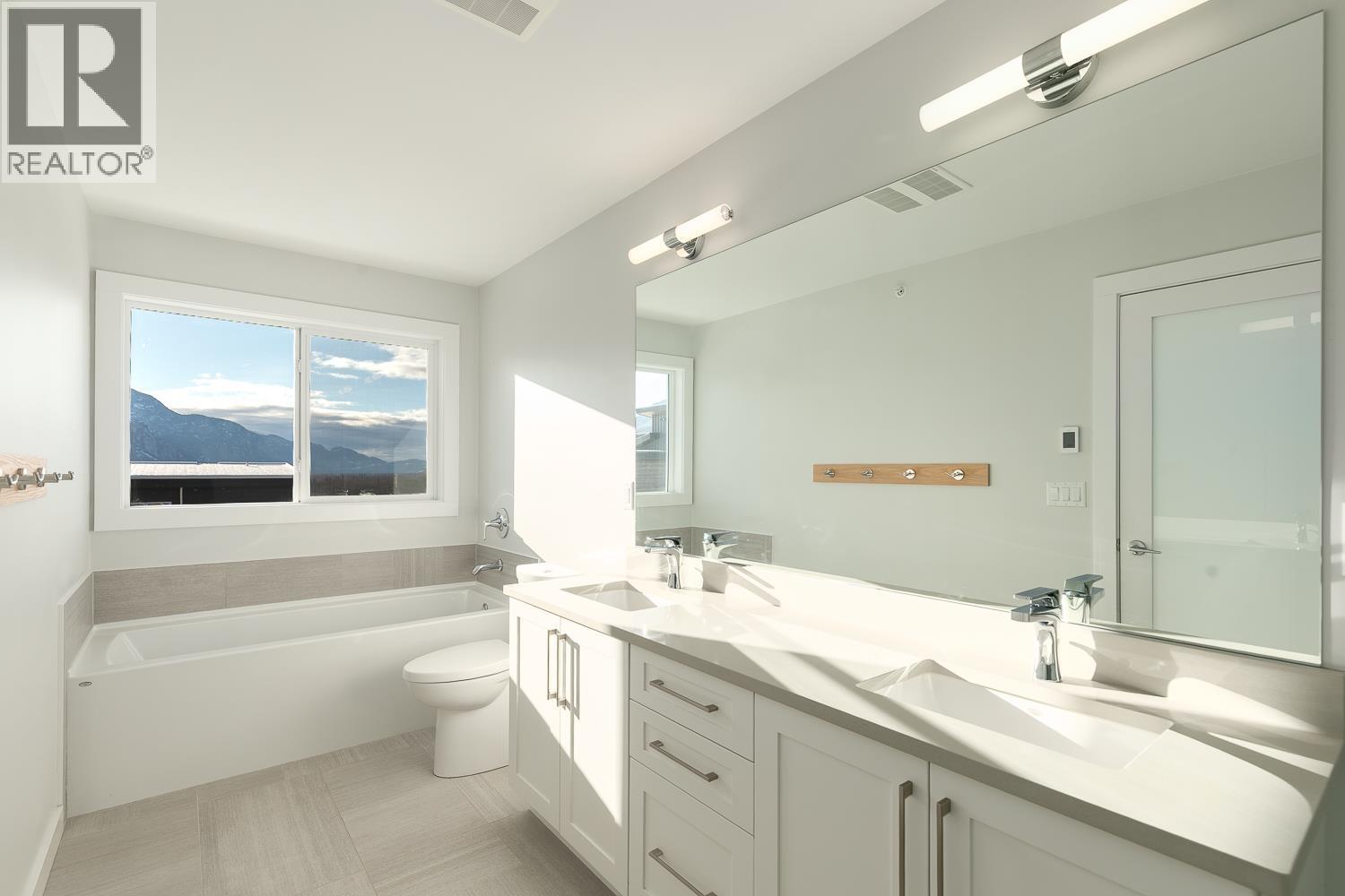 41324 HORIZON DRIVE, Squamish