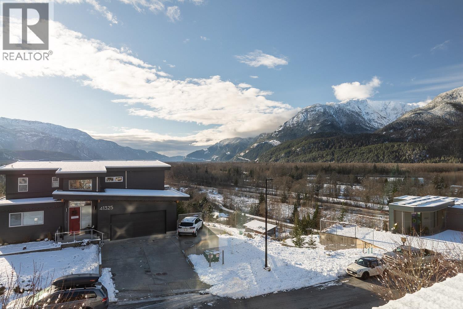 41324 HORIZON DRIVE, Squamish