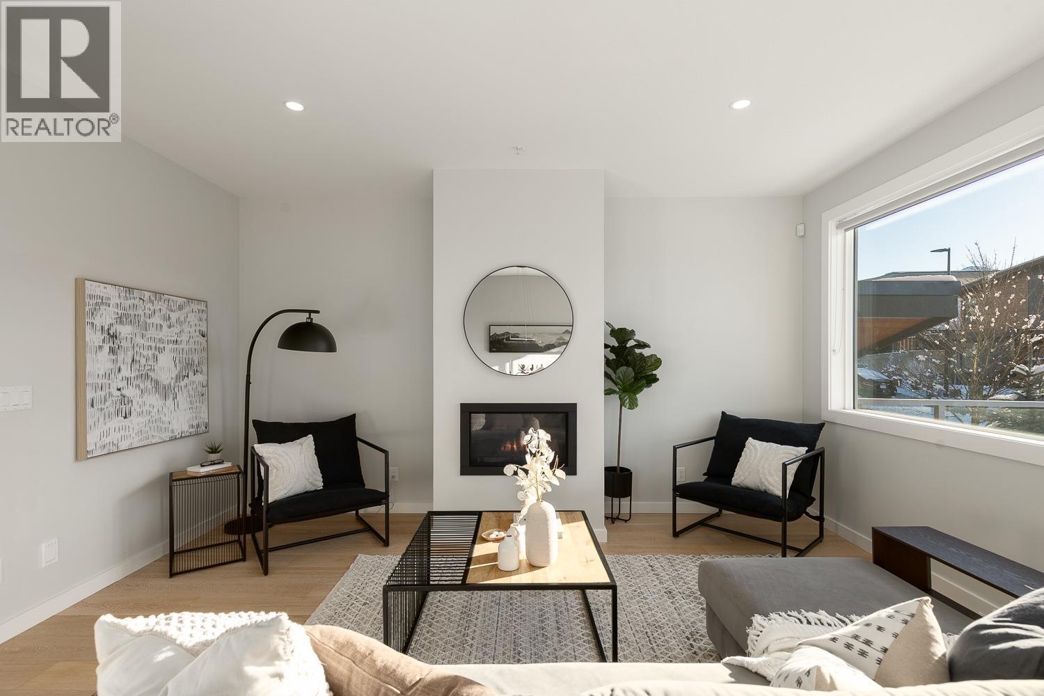 41324 HORIZON DRIVE, Squamish