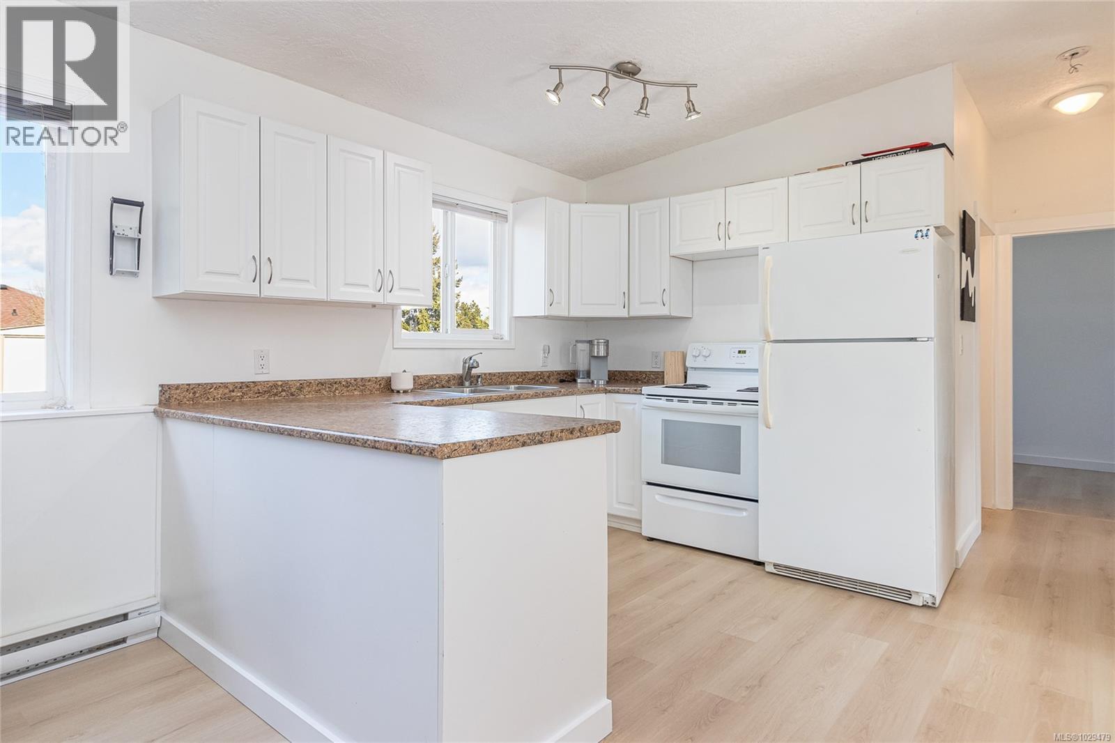 125 STANFORD AVE W - 6