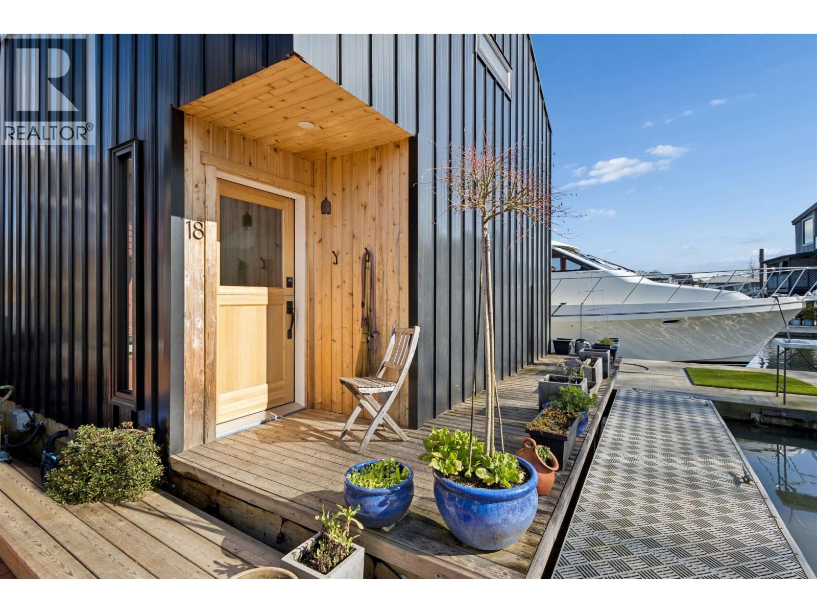 4345 RIVER Road West, Ladner