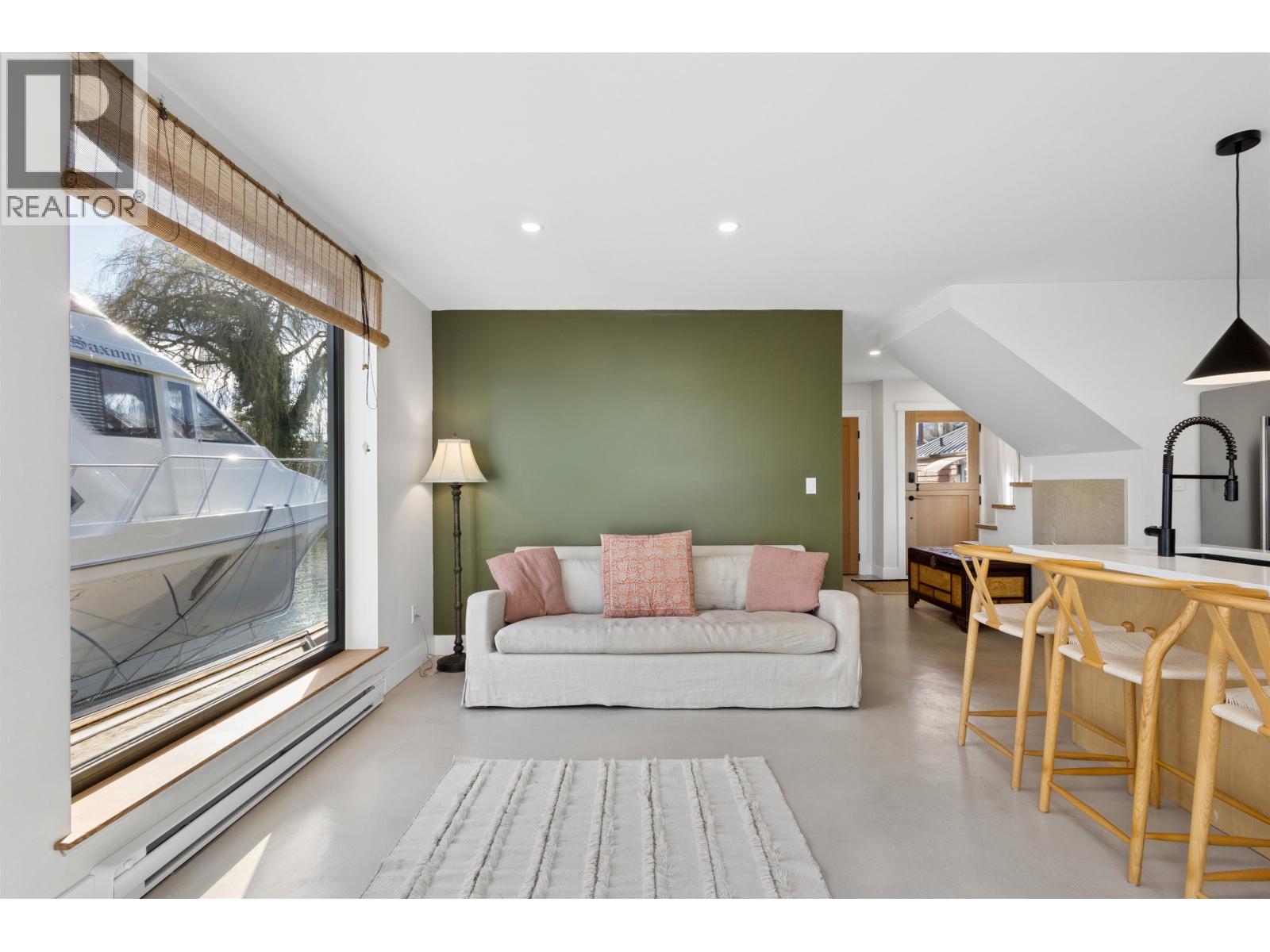 4345 RIVER Road West, Ladner