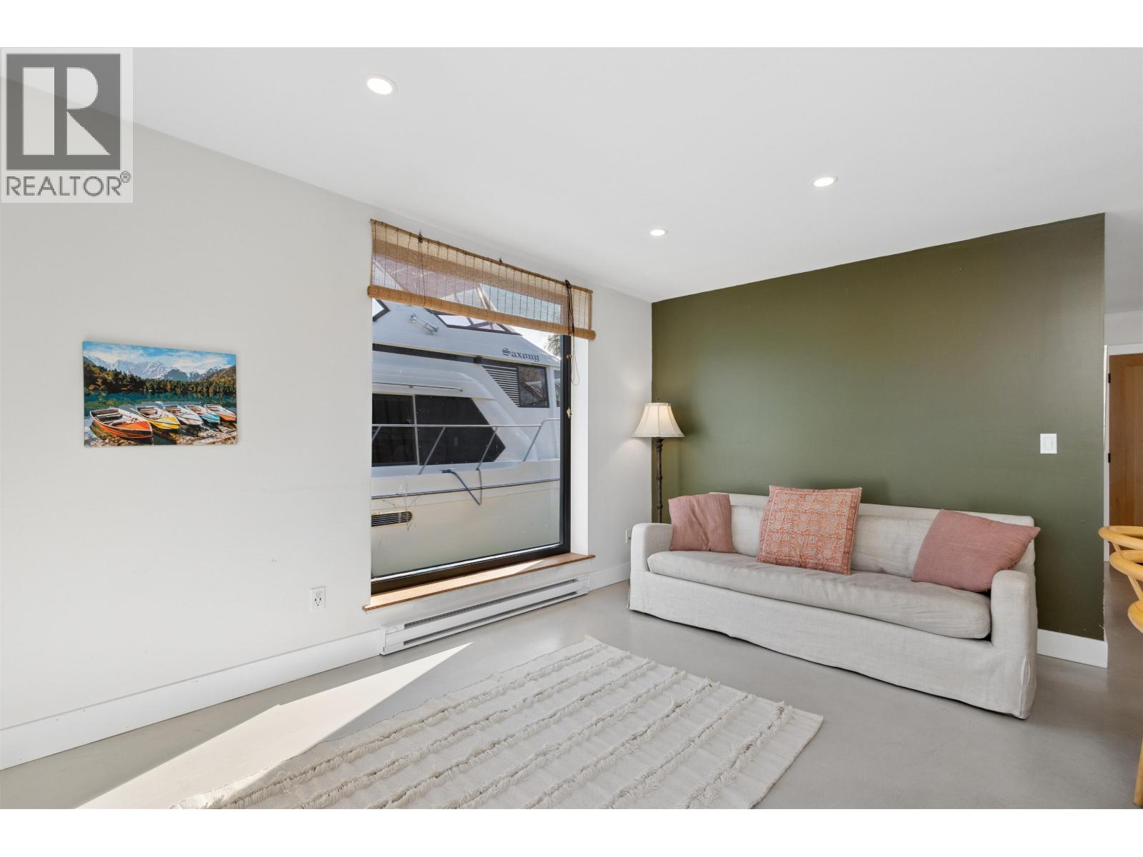 4345 RIVER Road West, Ladner