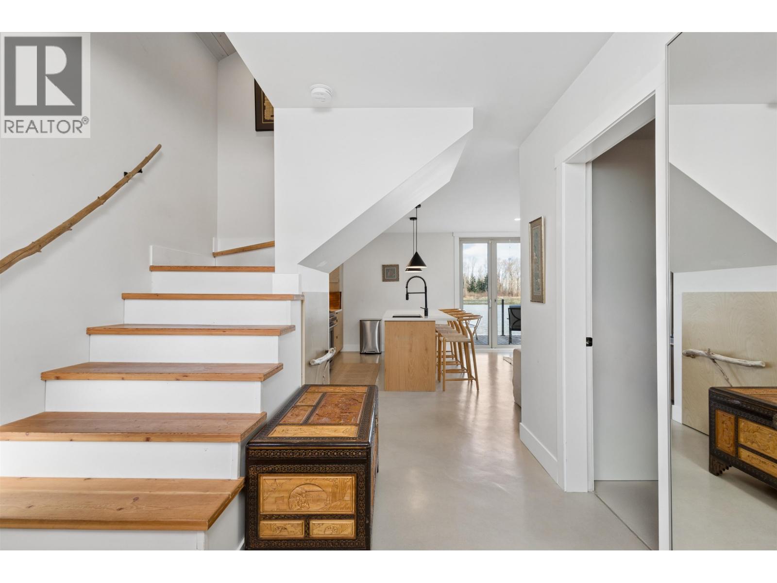 4345 RIVER Road West, Ladner