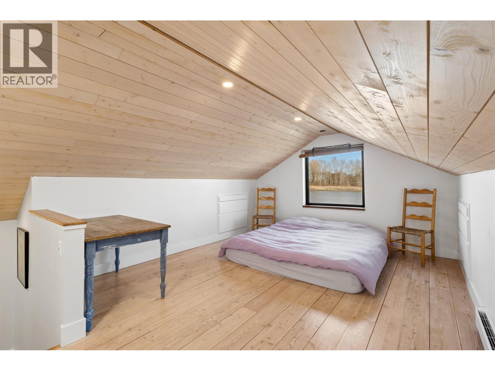 4345 RIVER Road West, Ladner