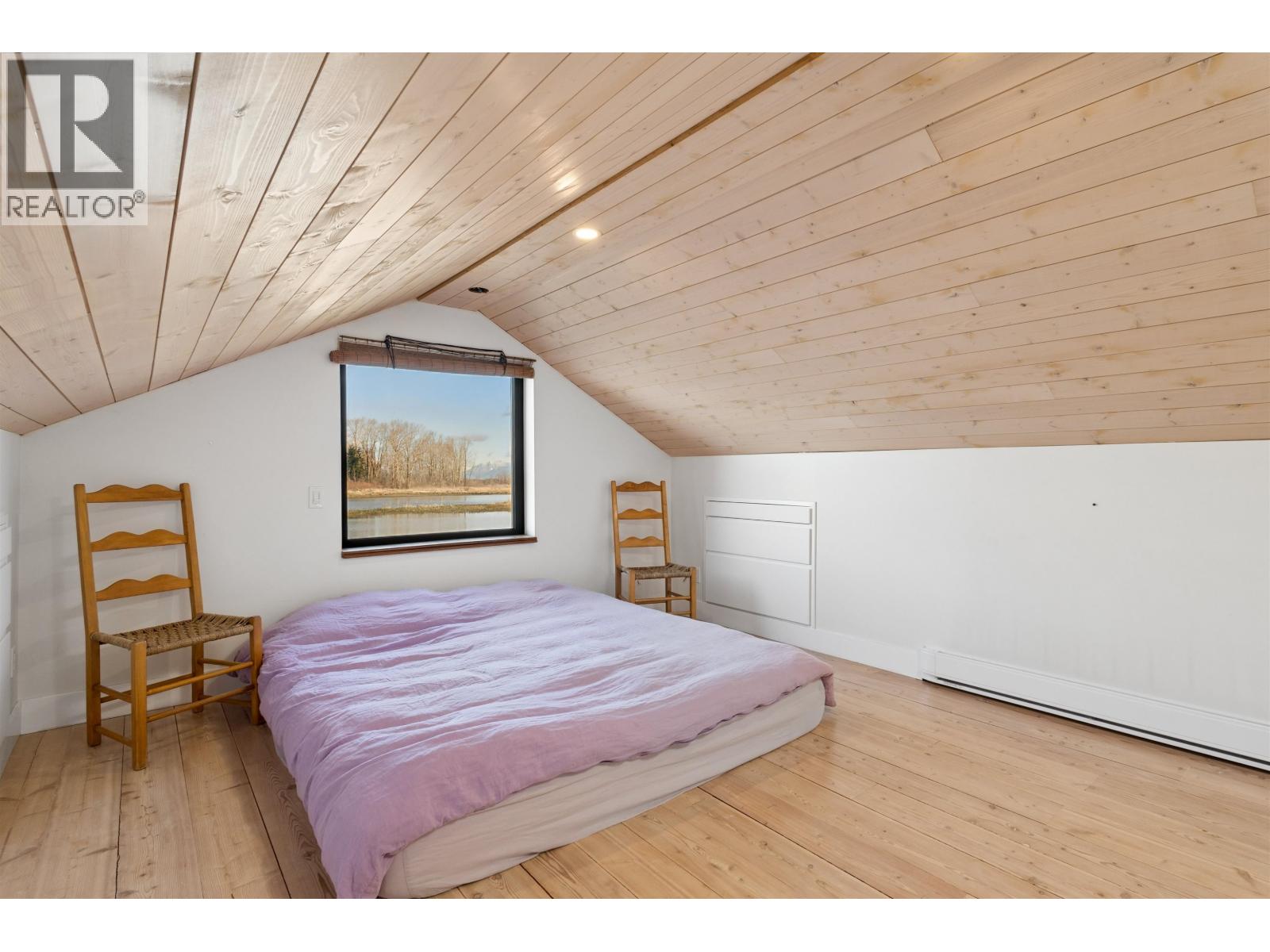 4345 RIVER Road West, Ladner