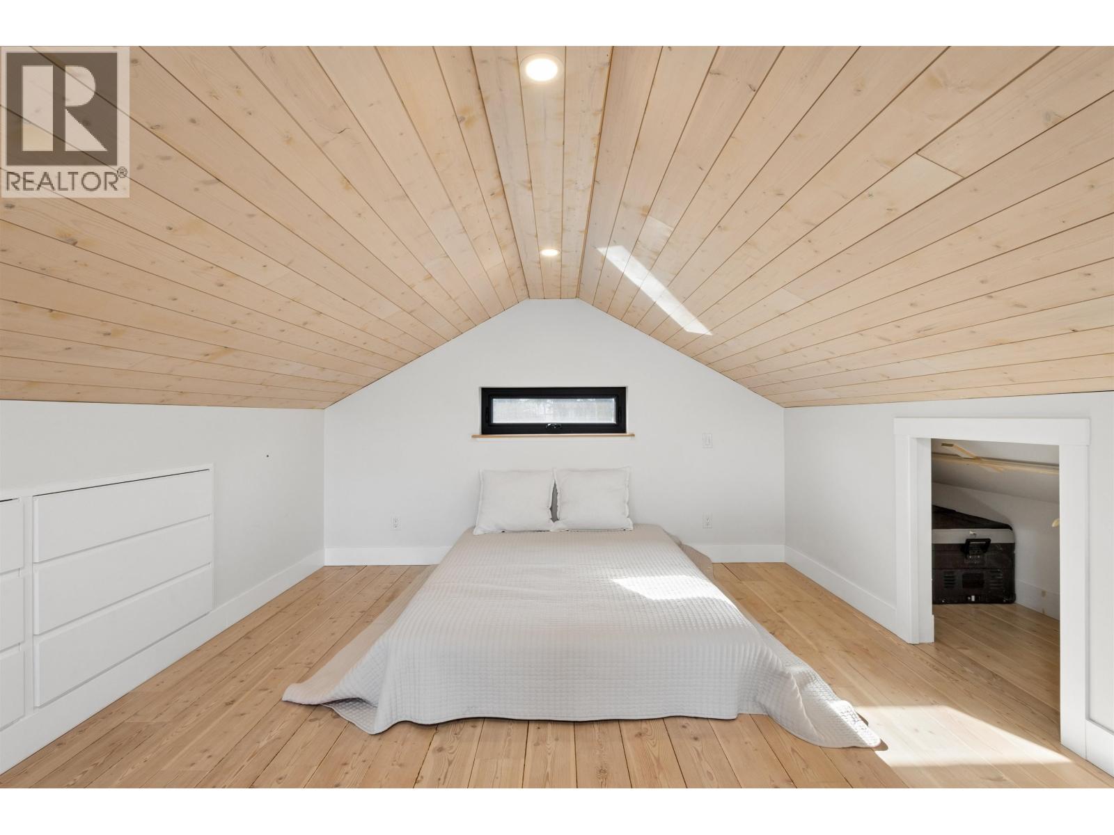 4345 RIVER Road West, Ladner