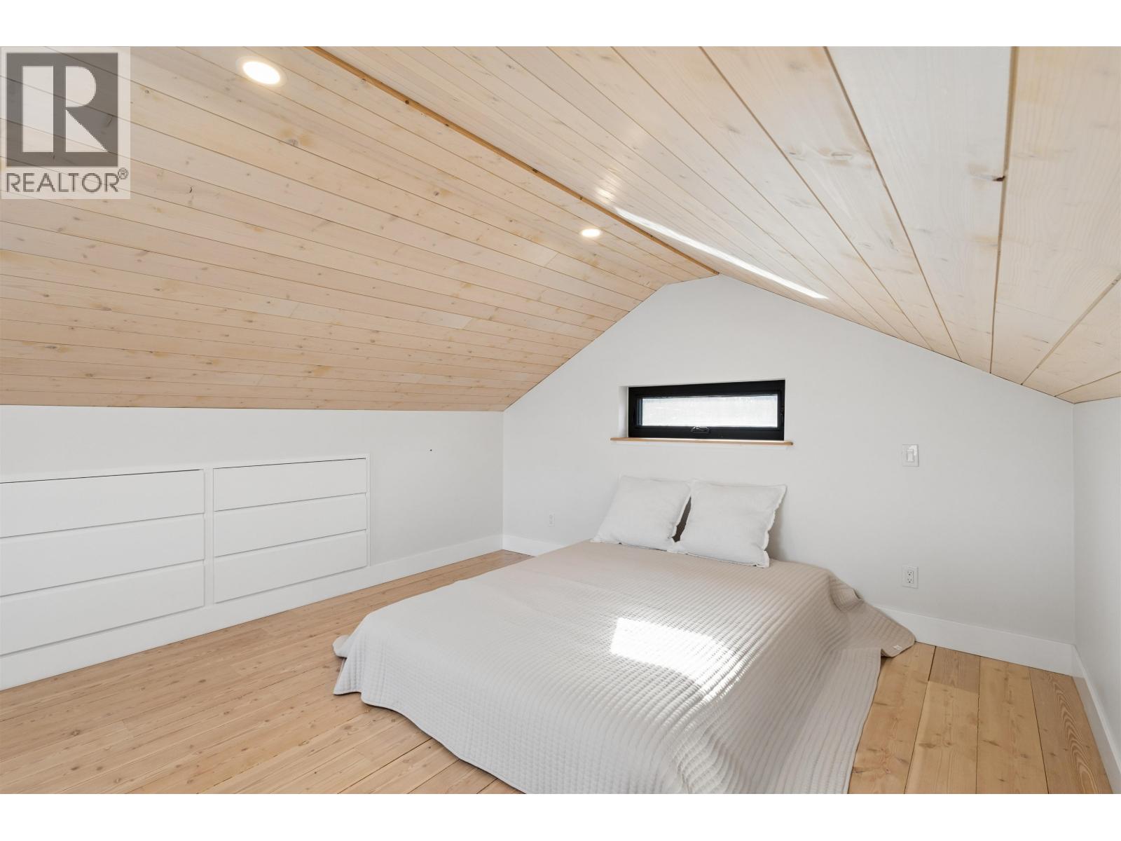 4345 RIVER Road West, Ladner