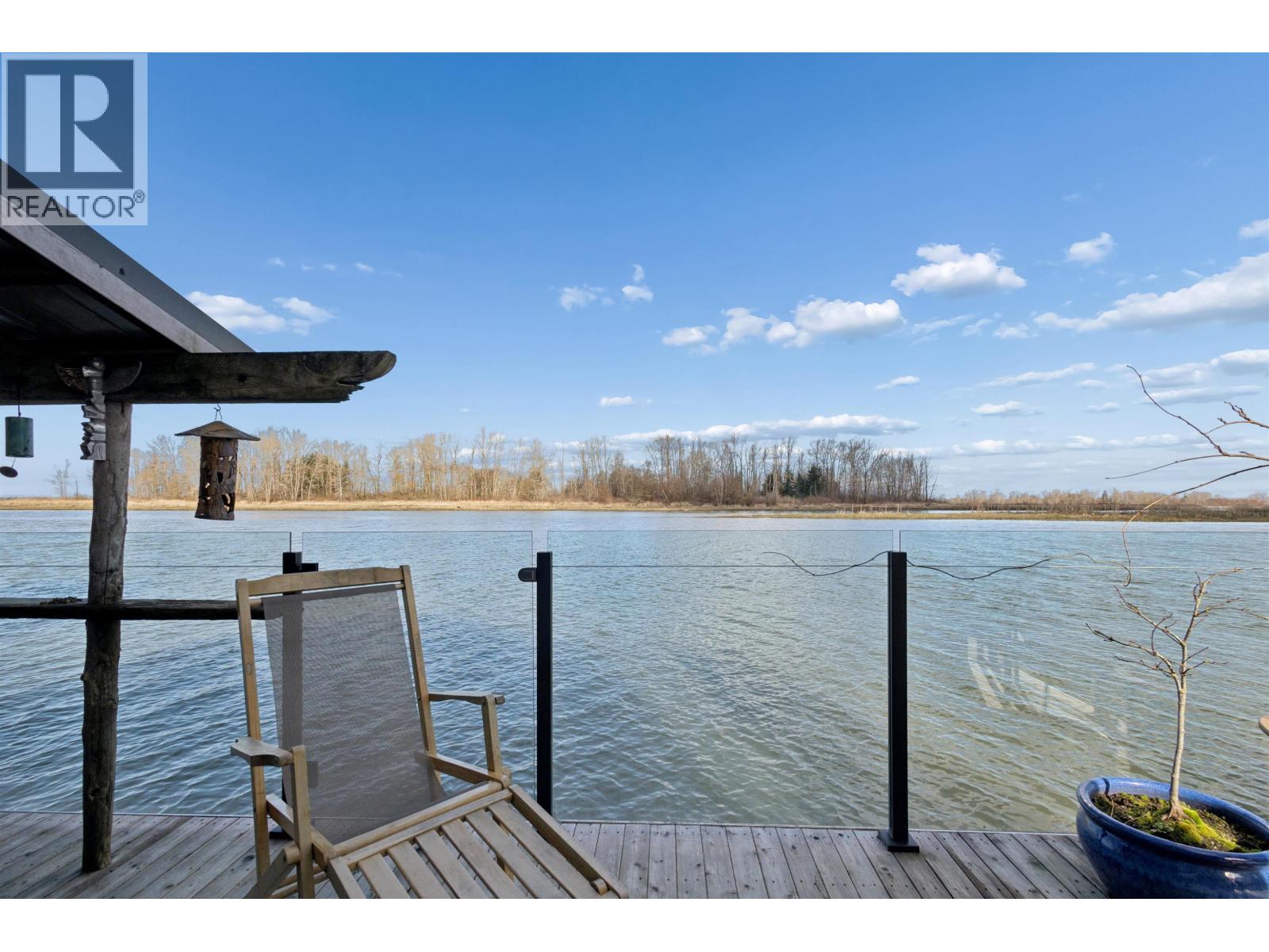 4345 RIVER Road West, Ladner