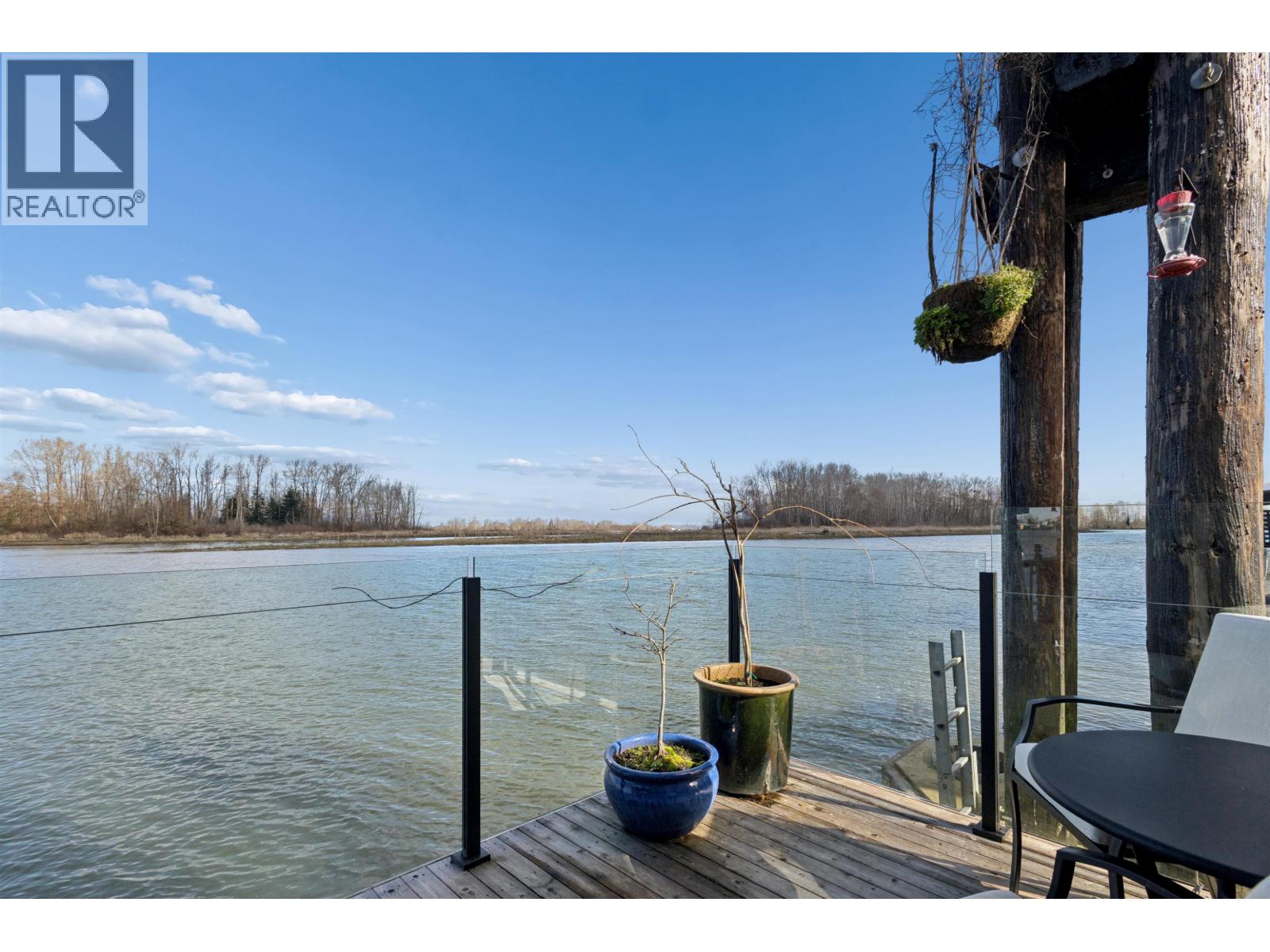 4345 RIVER Road West, Ladner