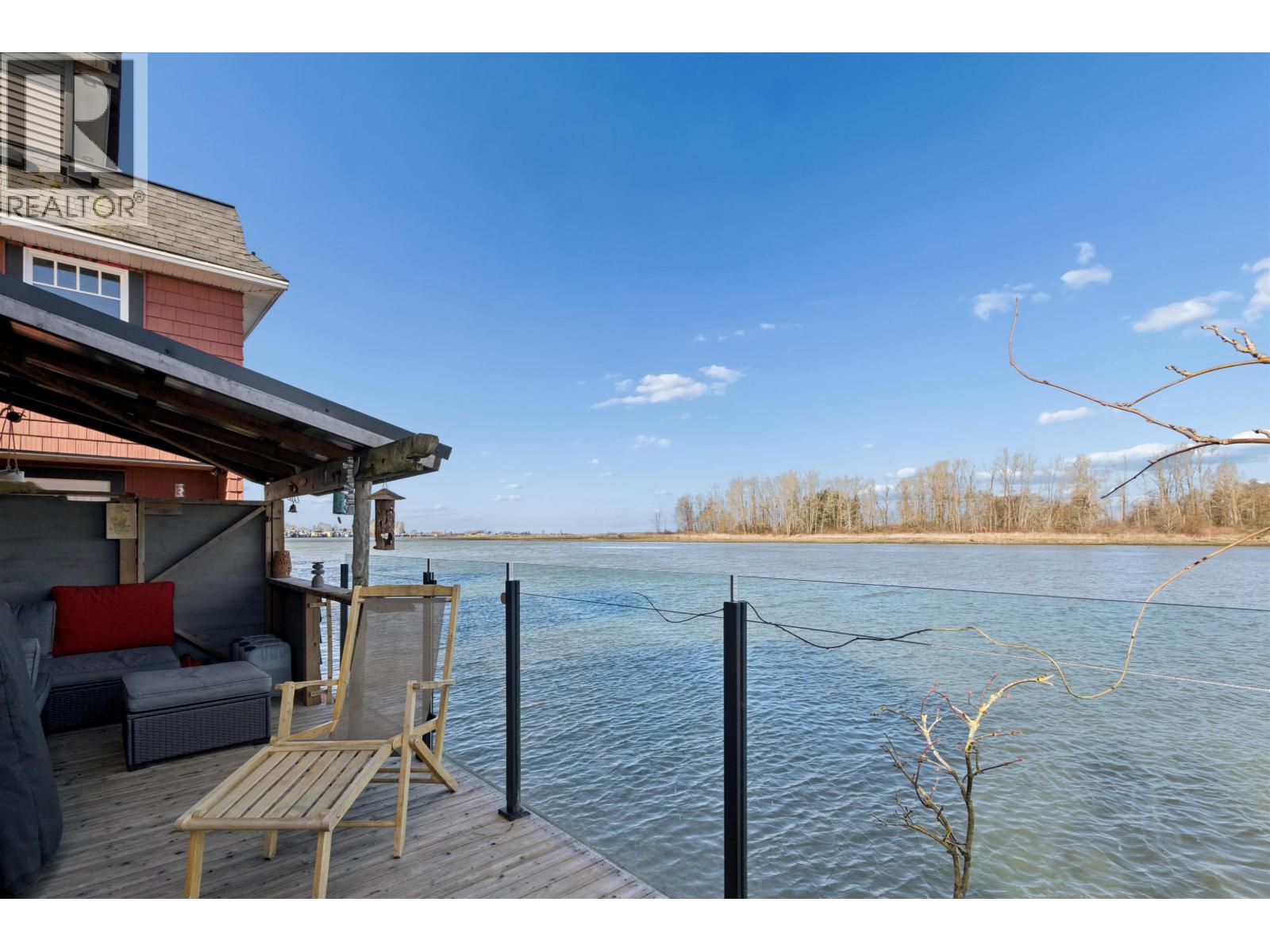 4345 RIVER Road West, Ladner