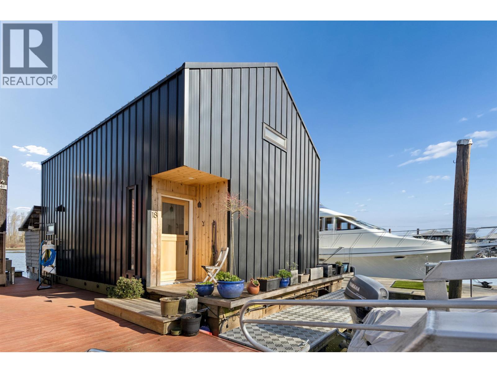 4345 RIVER Road West, Ladner