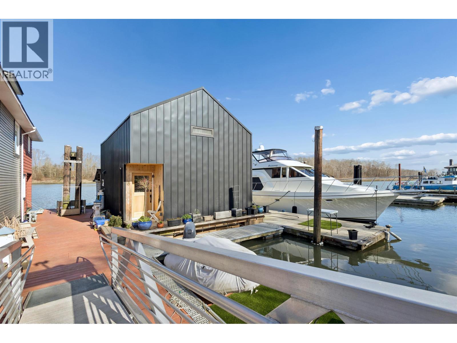 4345 RIVER Road West, Ladner