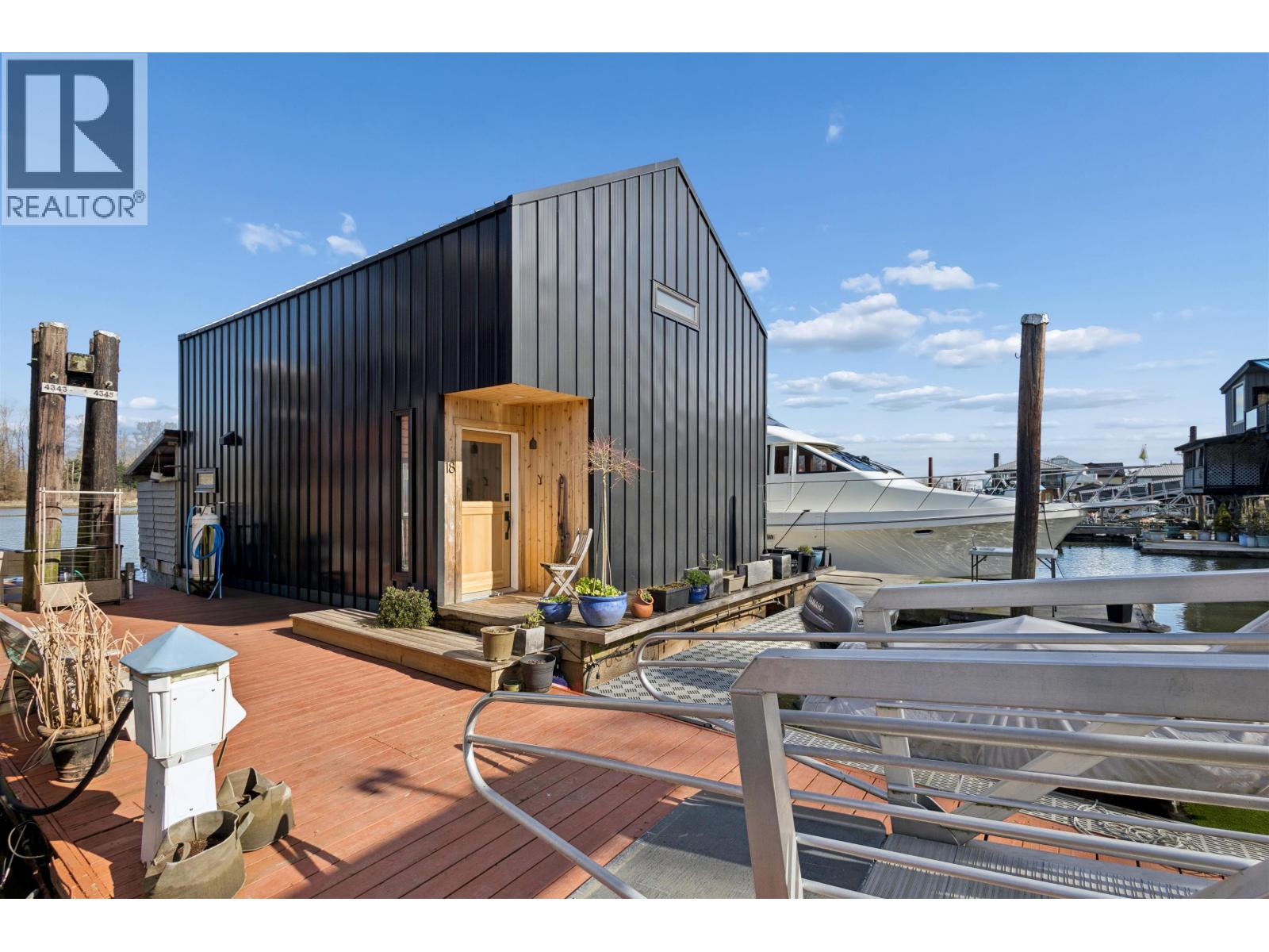 4345 RIVER Road West, Ladner