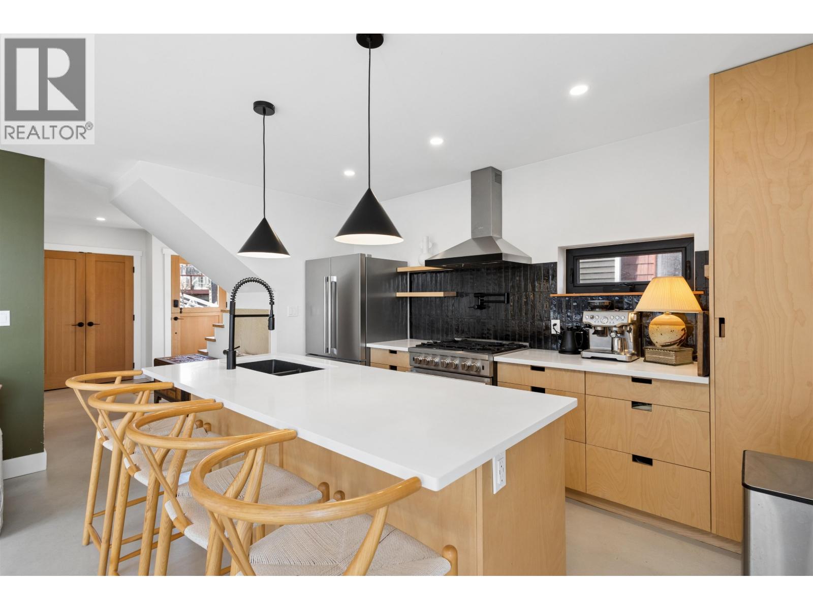 4345 RIVER Road West, Ladner