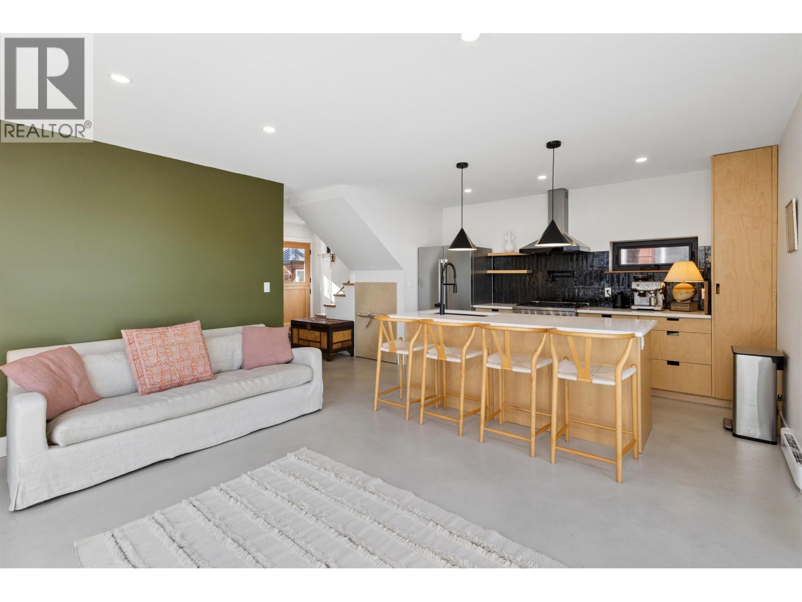 4345 RIVER Road West, Ladner