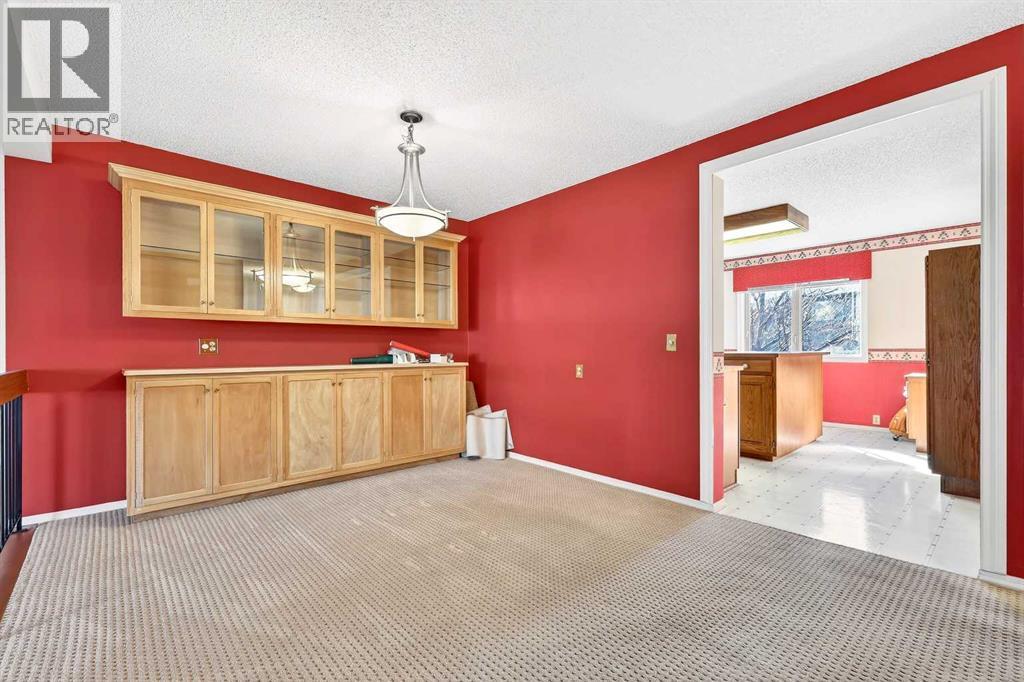 Single Family House 4 Level for Sale in  Glamis Terrace SW Glamorgan Calgary 