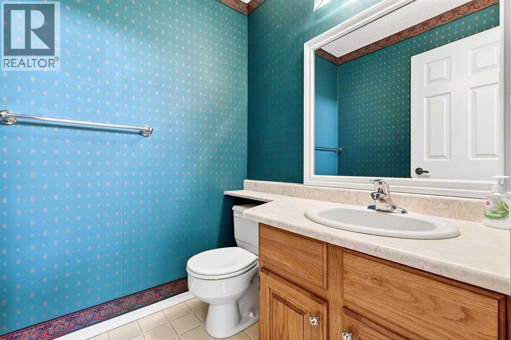 Single Family House 4 Level for Sale in  Glamis Terrace SW Glamorgan Calgary 