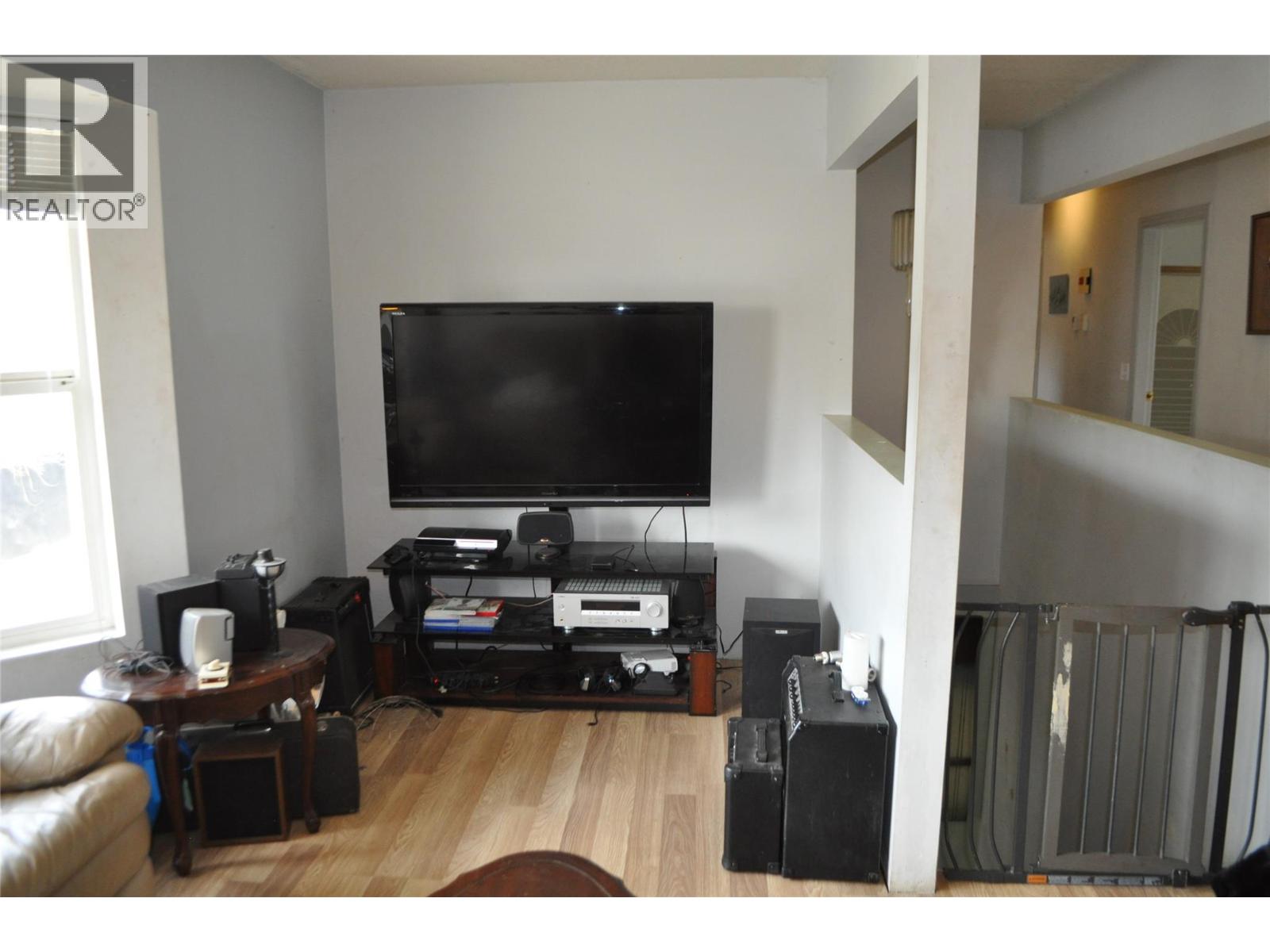 #5 407 BAIRD AVENUE - 4