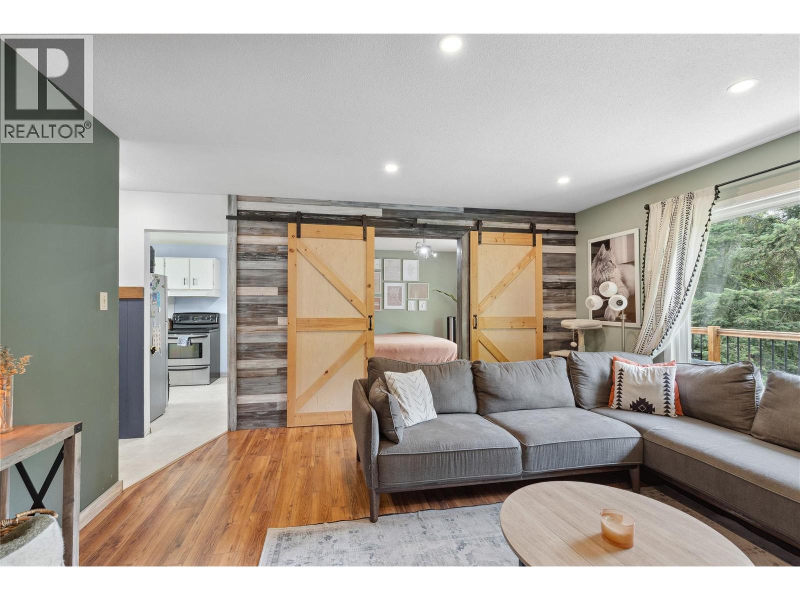 2861 5 Avenue SE - 4