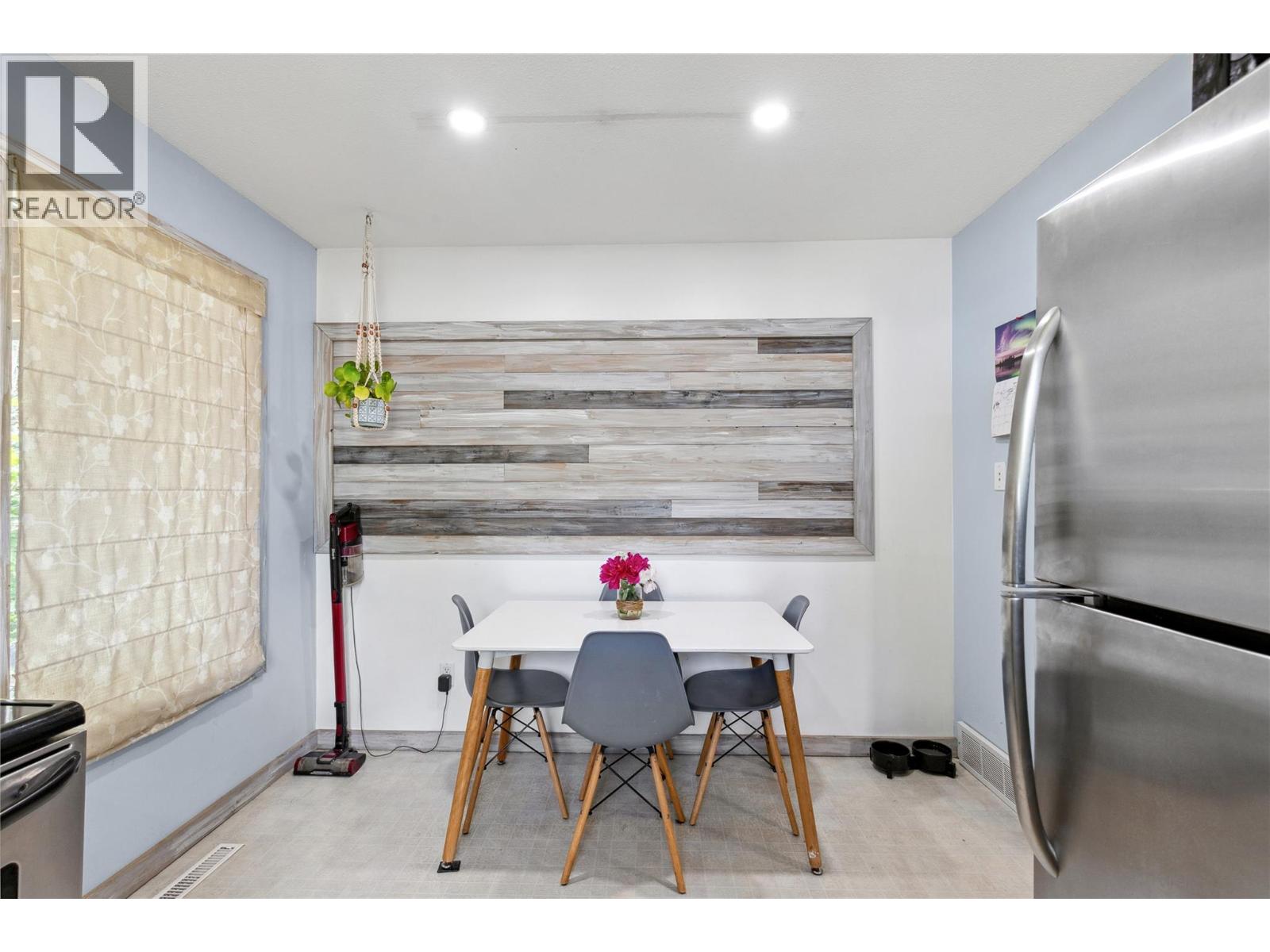 2861 5 Avenue SE - 8