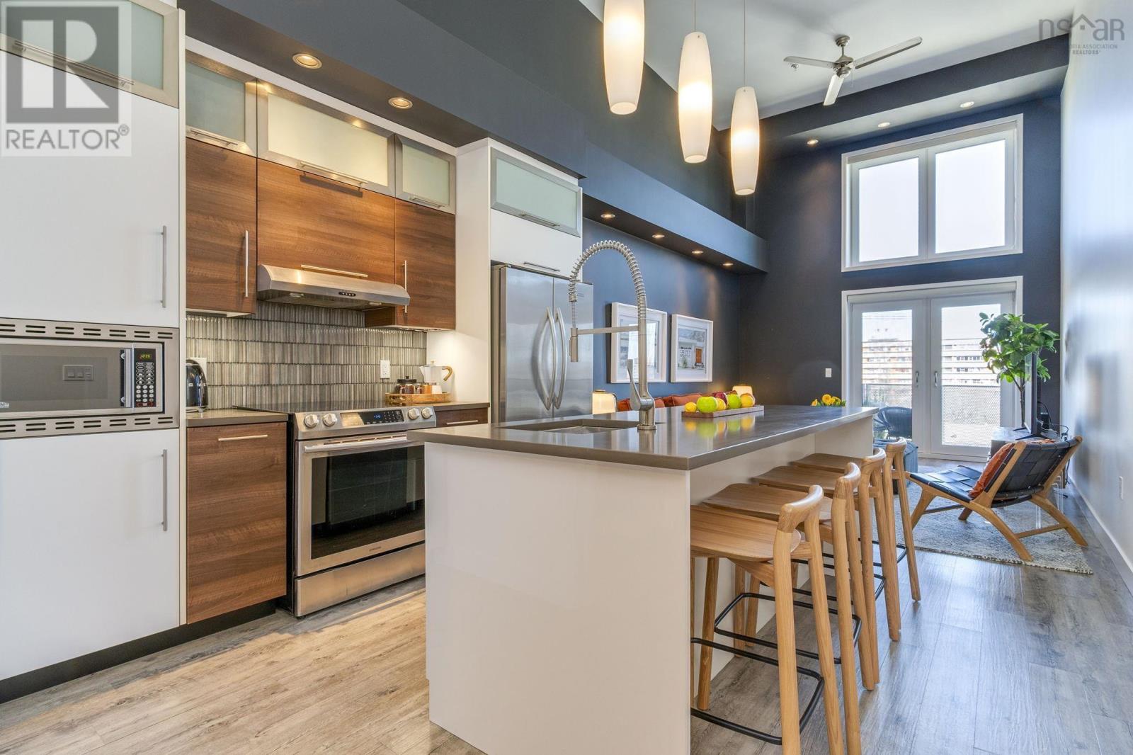 Property 33 of 43 of 308 5662 Roberts Street